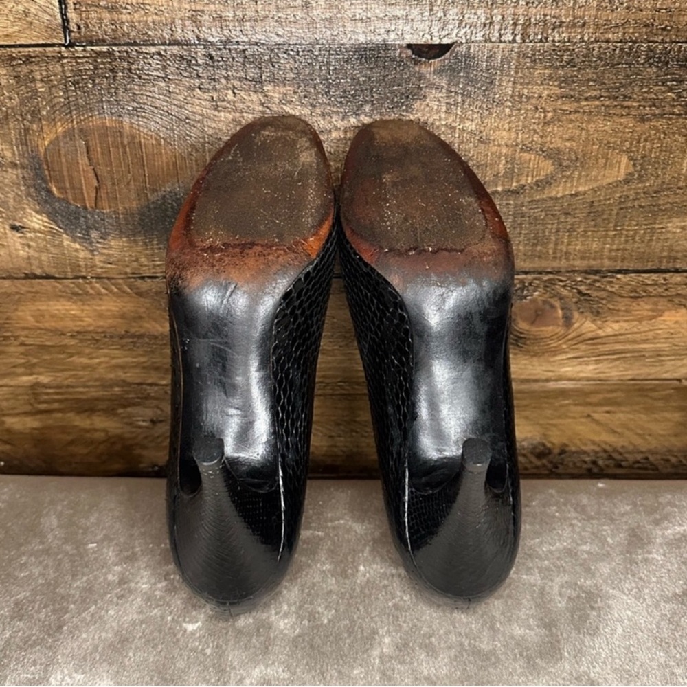 Leather Pumps by Stuart Weitzman - Picture 6 of 7